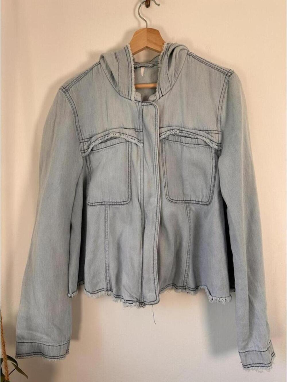 Free People Cropped Denim Jacket Hooded Raw Edge Light Wash Boho Festival L - Picture 4 of 8